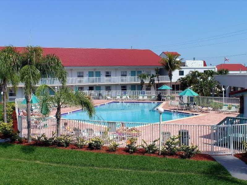 La Quinta Inn By Wyndham Cocoa Beach-Port Canaveral Exterior photo