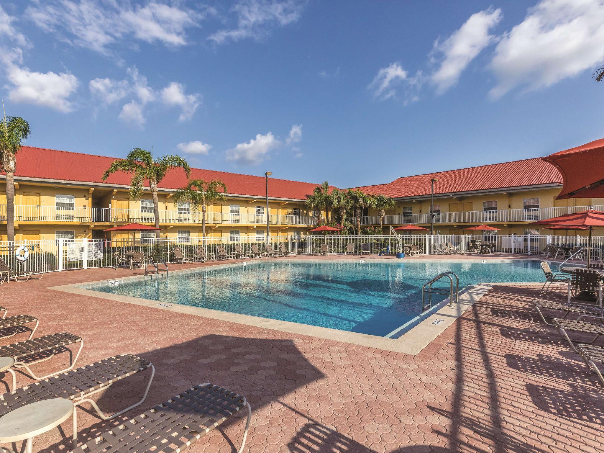 La Quinta Inn By Wyndham Cocoa Beach-Port Canaveral Exterior photo