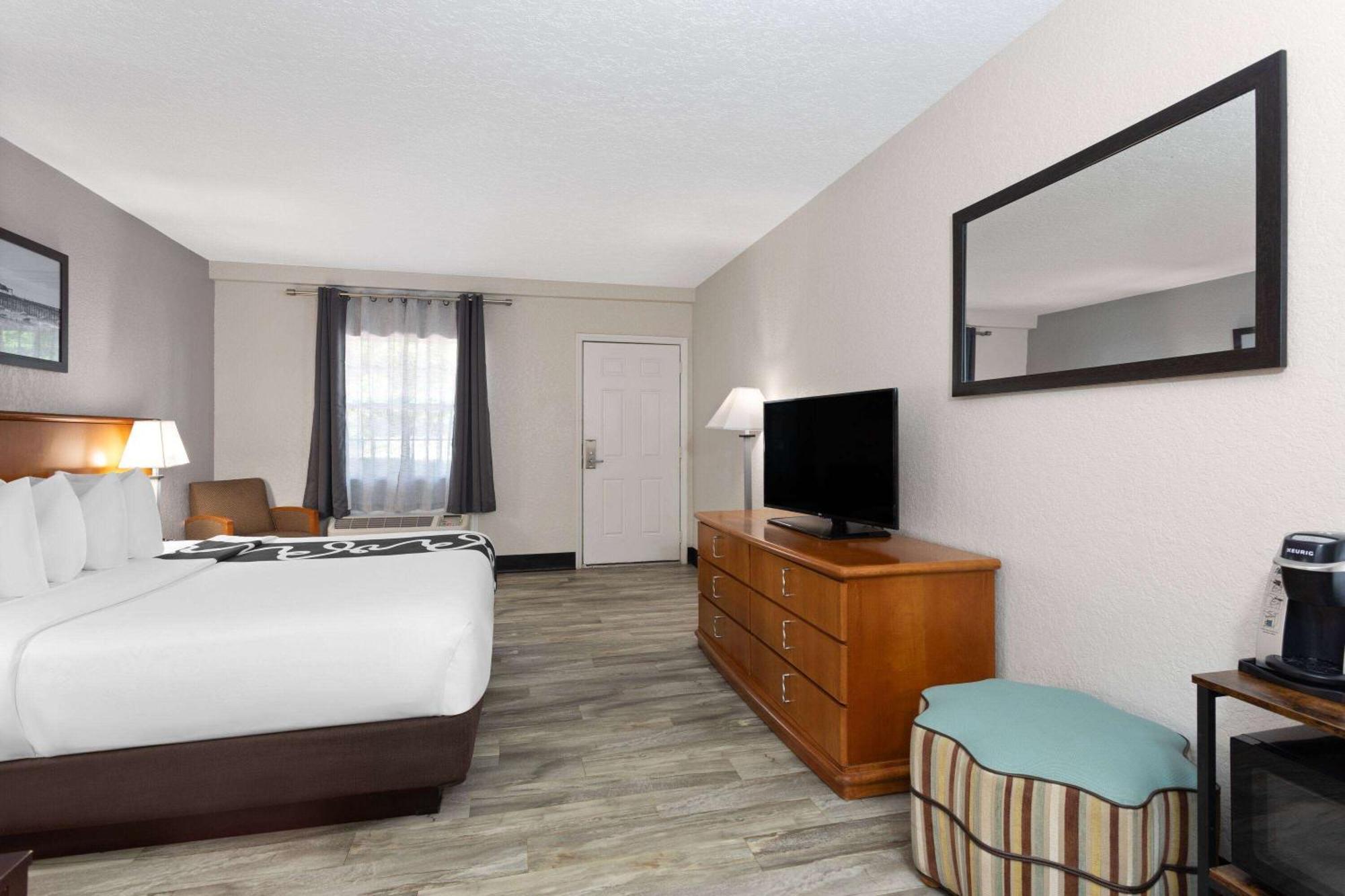 La Quinta Inn By Wyndham Cocoa Beach-Port Canaveral Exterior photo