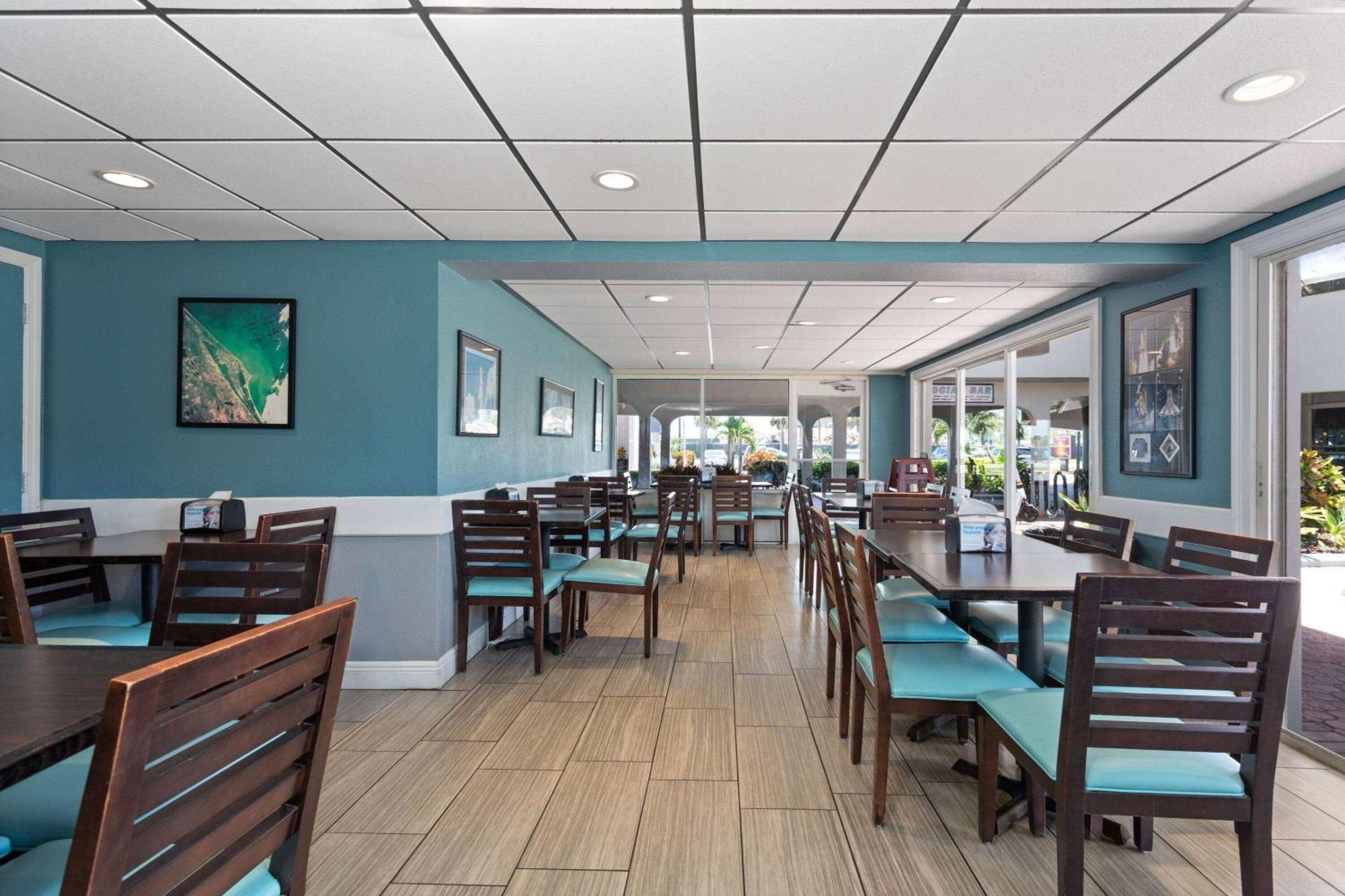 La Quinta Inn By Wyndham Cocoa Beach-Port Canaveral Exterior photo
