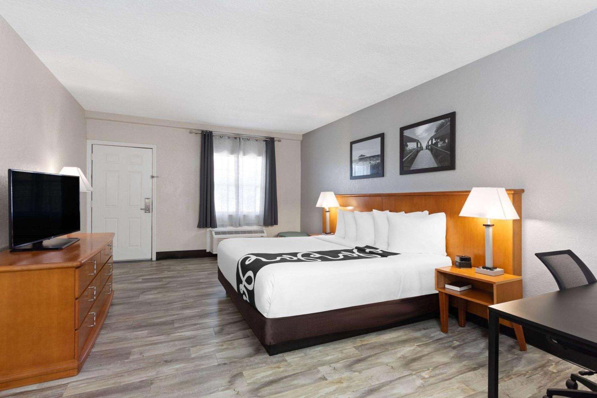 La Quinta Inn By Wyndham Cocoa Beach-Port Canaveral Exterior photo