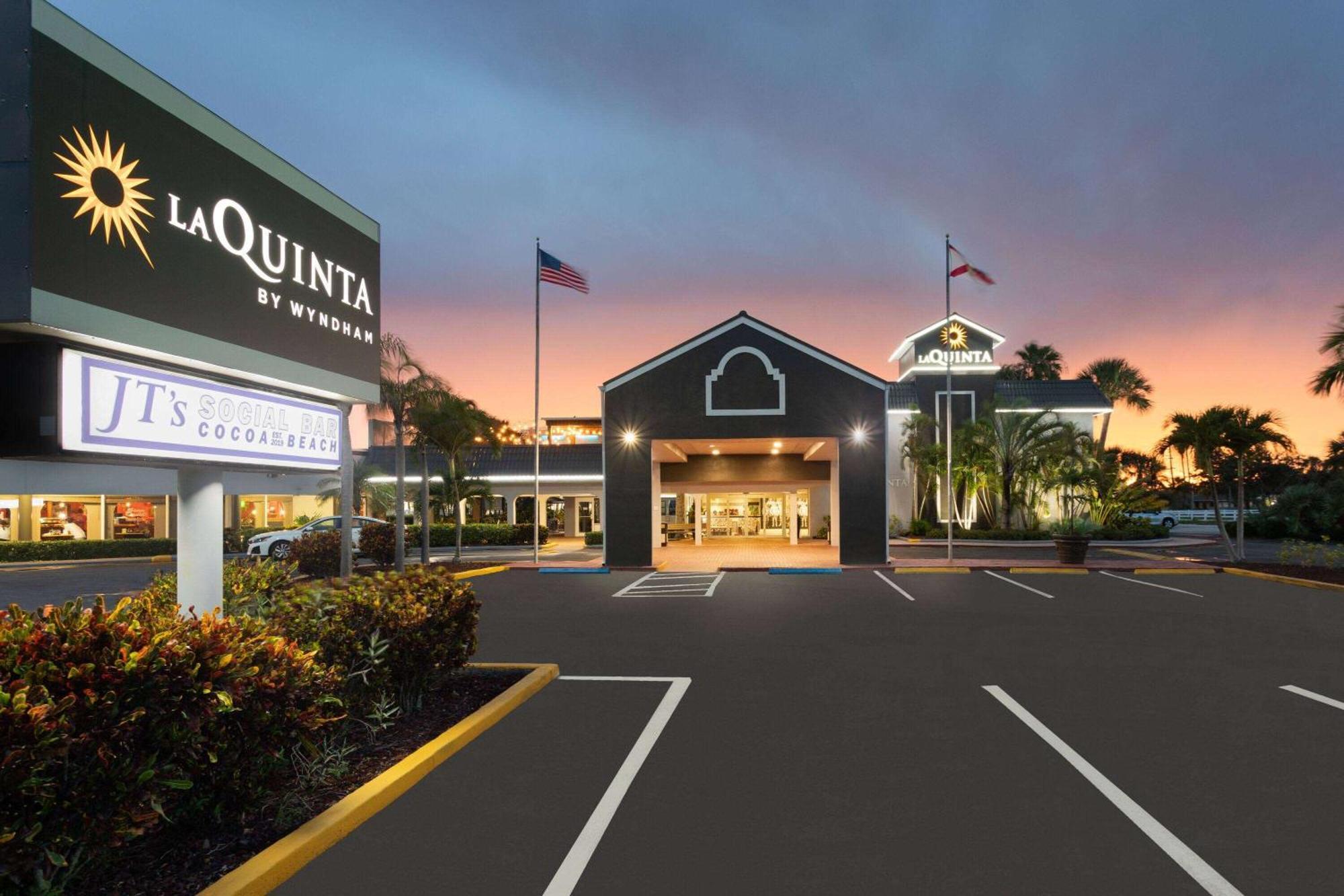 La Quinta Inn By Wyndham Cocoa Beach-Port Canaveral Exterior photo