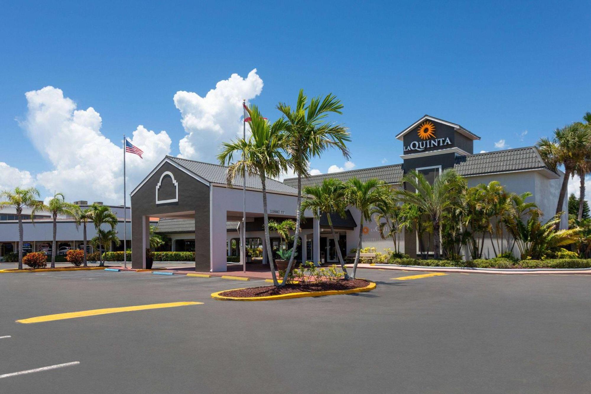 La Quinta Inn By Wyndham Cocoa Beach-Port Canaveral Exterior photo