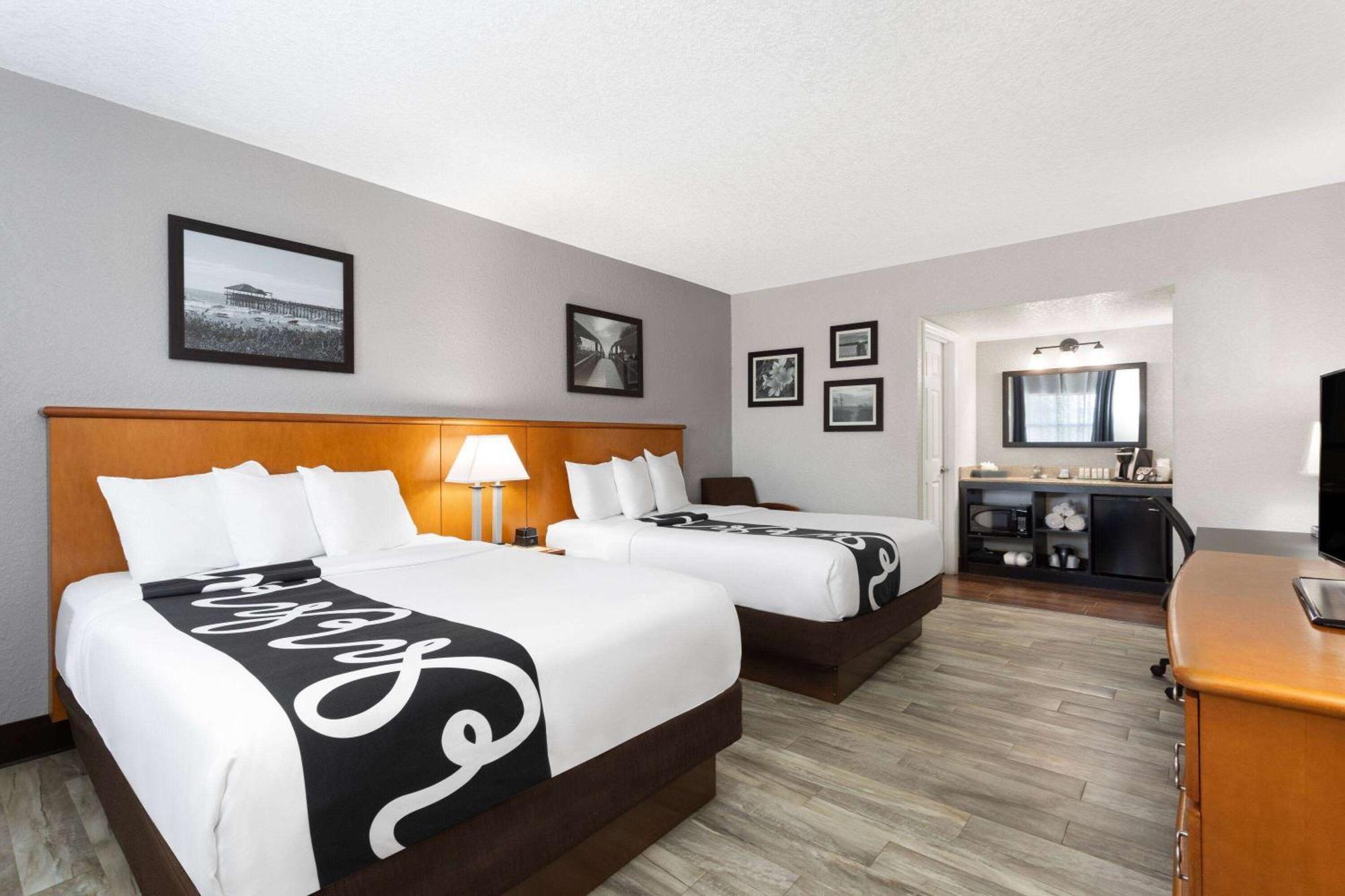 La Quinta Inn By Wyndham Cocoa Beach-Port Canaveral Exterior photo